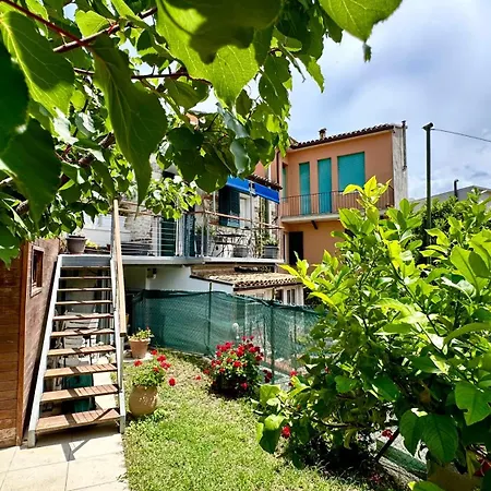 N275 - Numana, Trilocale In Centro Con Delizioso Giardino ヌマーナ